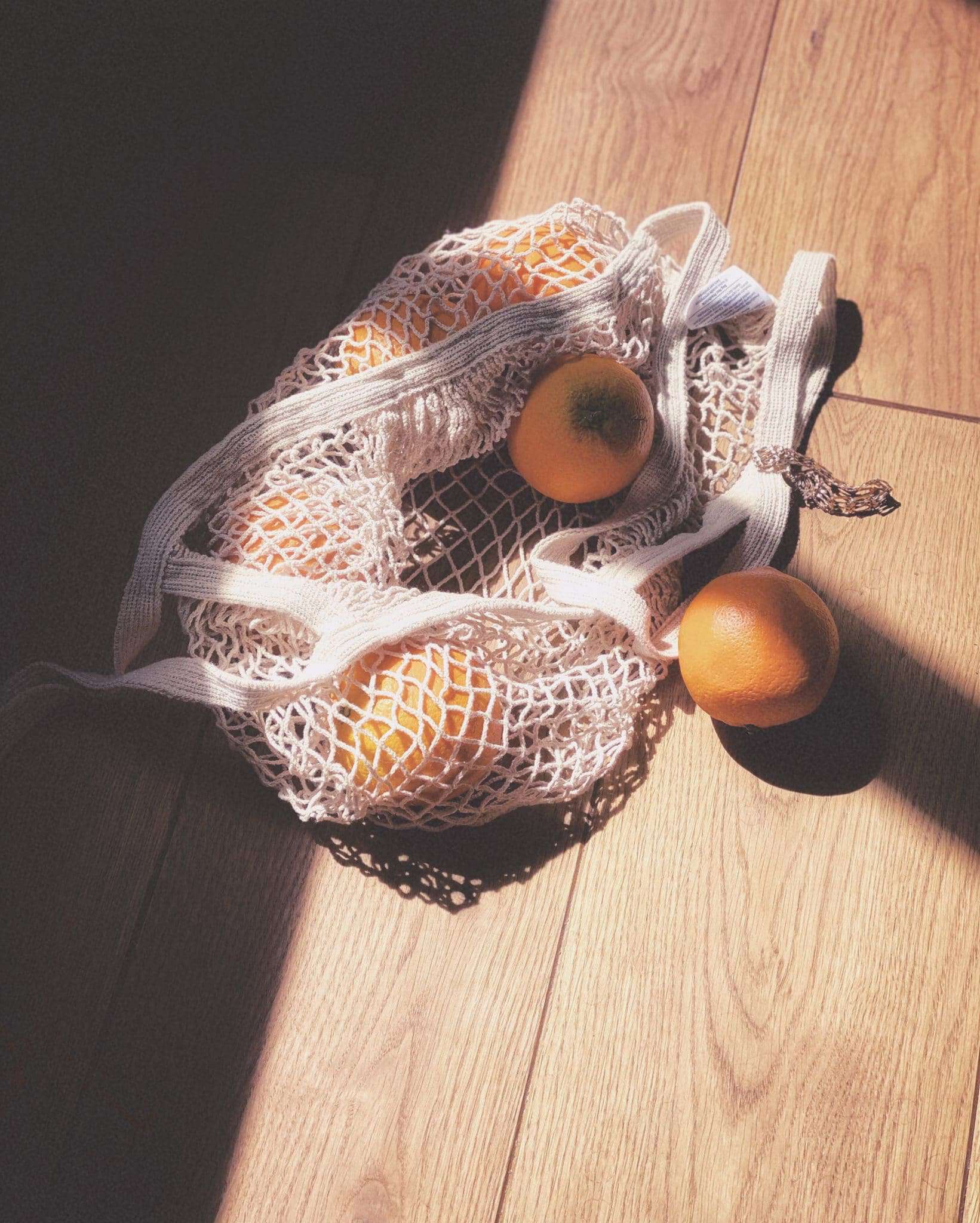 Tote bag with oranges and gold bracelet